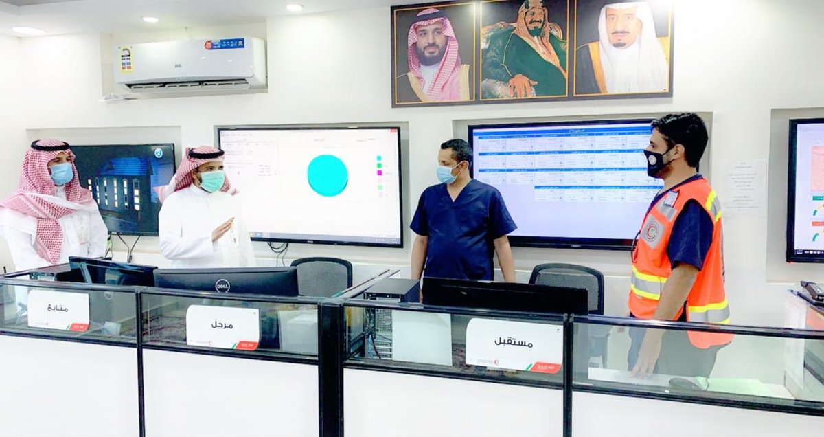 spokesman_srca's tweet photo. المشرف العام على الشؤون الإسعافية الدكتور أحمد السلامة يزور غرفة عمليات الهيئة بمنطقة #الحدود_الشمالية لمعايدة منسوبي الفرع ونقل تهنئة معالي رئيس الهيئة بمناسبة #عيد_الأضحى_المبارك. https://t.co/N5PB7Zb9nZ