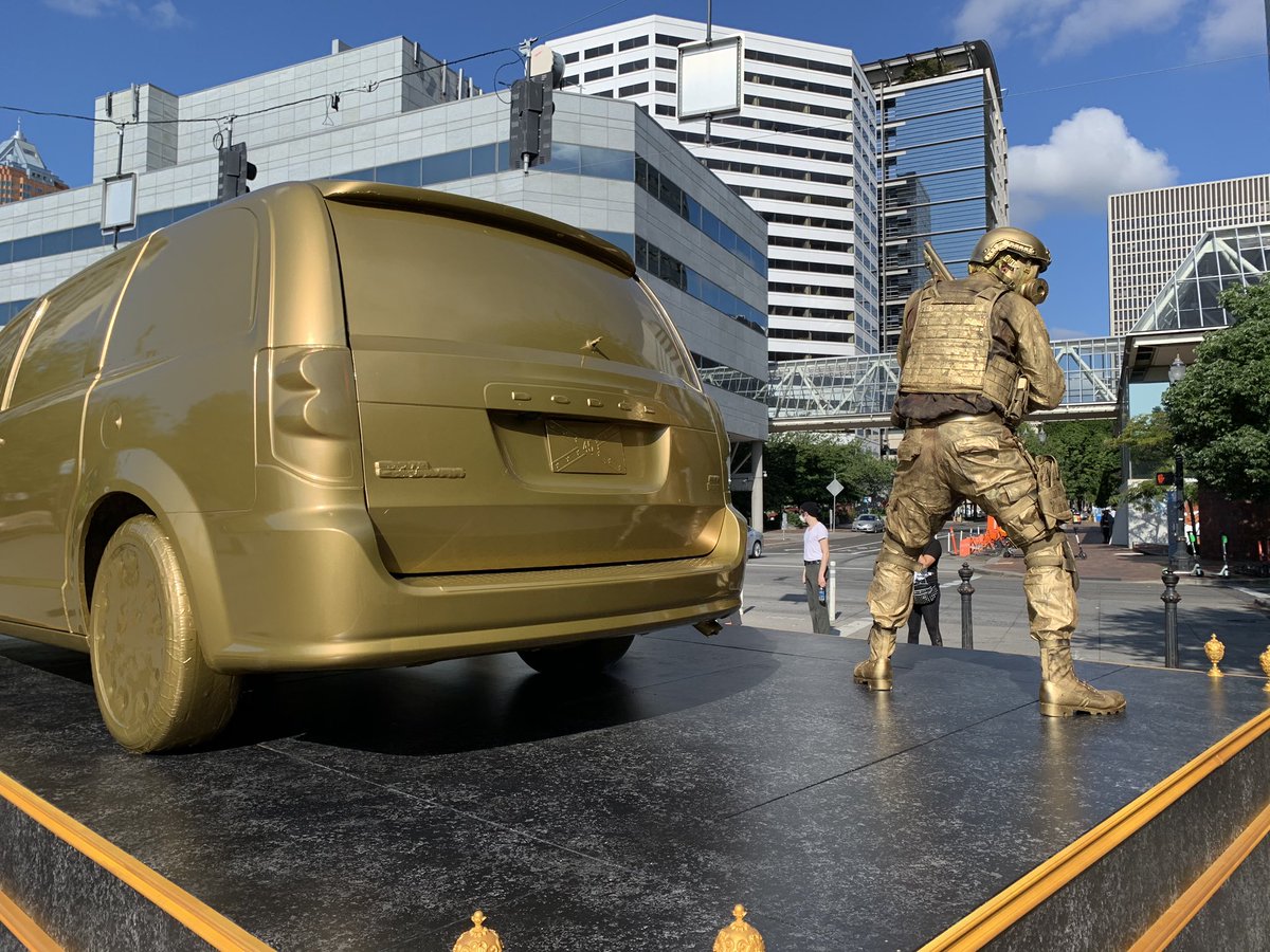 DavidDouglasTV's tweet image. A group called the “Trump Statue Initative” has erected this life-sized, living art installation in Portland depicting the arrest of a protester by federal agents. In front, it features a man depicting the President taking a selfie. #Portland #PDXprotests #pdx