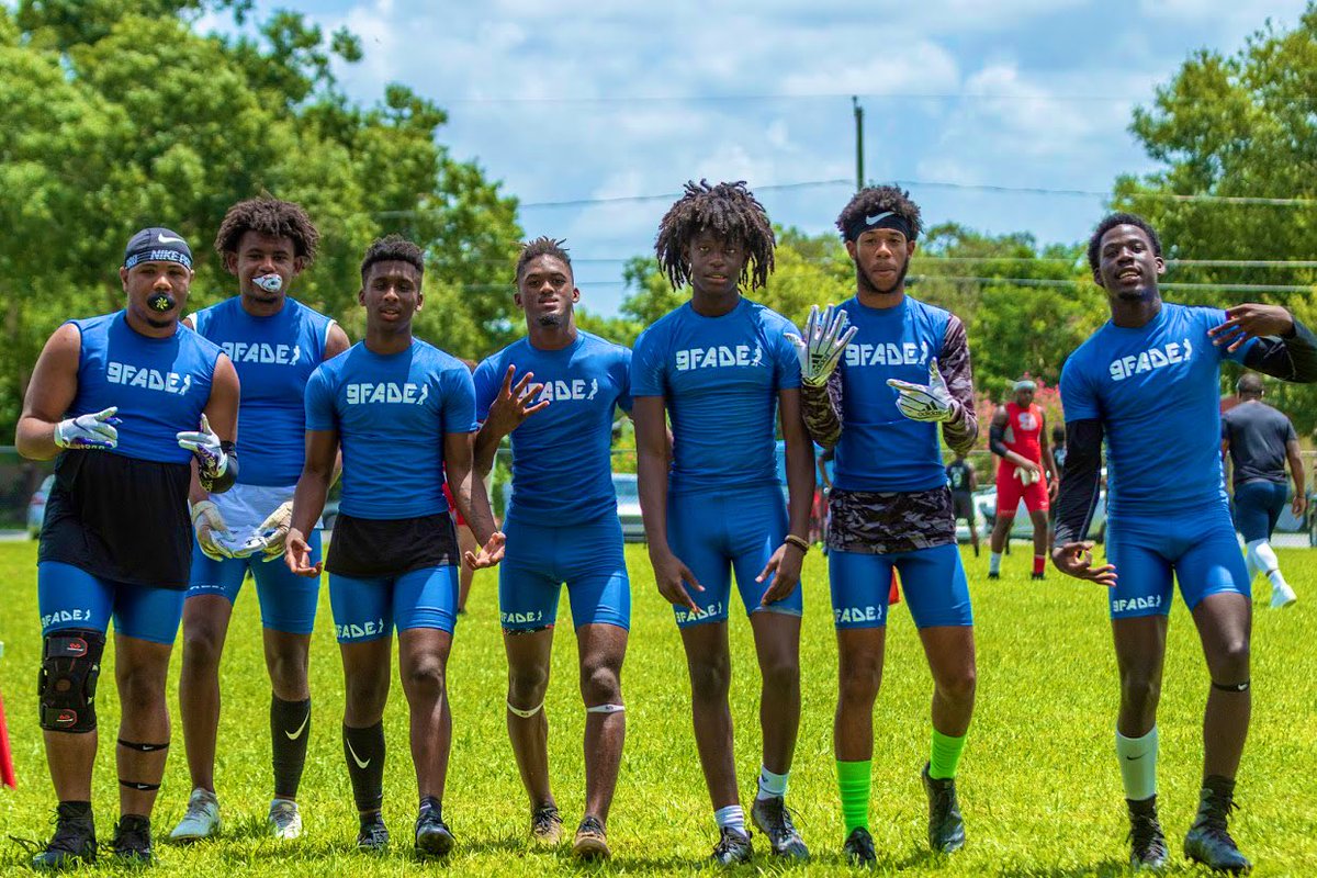 VictorZidor's tweet photo. Still in the process of mastering myself and my craft, I’ve came a long way though... 💙🙅🏿‍♂️🎯🏈 #9FADE #PressureU #BrevardMADE #BIGCORNER https://t.co/mn0SumlraA