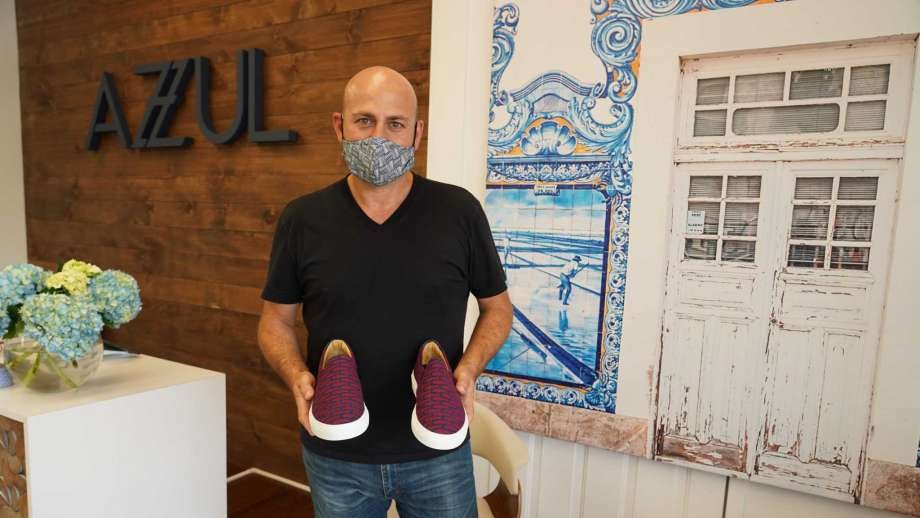 A store in New Canaan sells shoes that are made of ocean debris.
#NewCanaan #Connecticut #Azzul #store #sells #shoes #made #from #ocean #debris #oceandebris 

ncadvertiser.com/news/article/N…