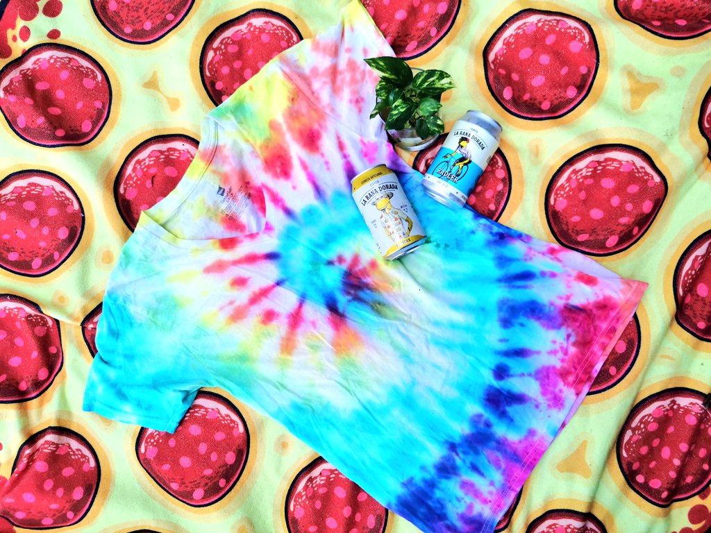 cokastar's tweet photo. GIVEAWAY: Gánate un Sixpack 🍻 de La Rana + 1 Tshirt TieDye Personalizado + una linda plantita.

MECÁNICA: Follow @cokastar + @laranadorada,  RT y contesta este tweet con tu 🍺 de la Rana favorita y de qué color quieres tu tshirt!
Escojo ganador el Viernes... READY, SET, GO! ⏰ https://t.co/ol4dyl0BxK