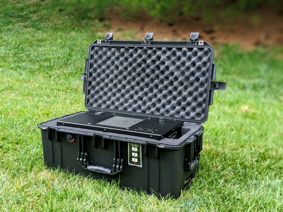 IoTherm's tweet image. The Elara 3.0 arrives in a wheeled, buoyant, and shock-resistant case for easy transport and aquatic excursions. #shefloats #IoTherm #temperaturecontrolsystem