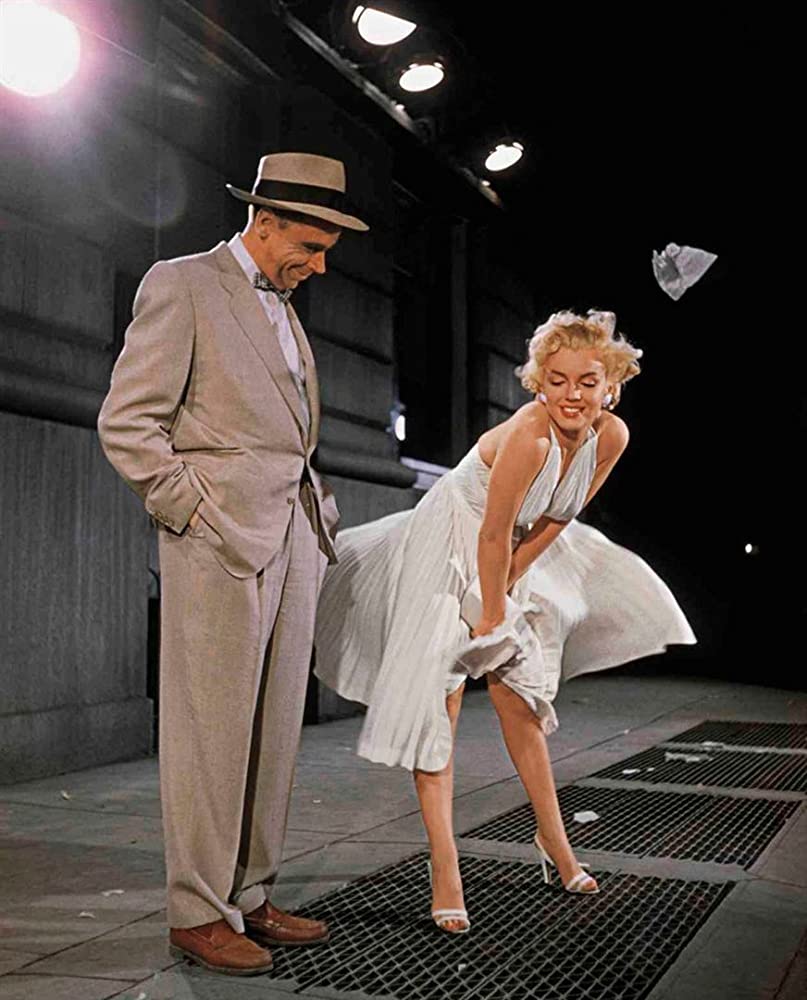 permanecen en la memoria de cualquier cinéfilo.De la misma forma, algunas secuencias de las que fue protagonista se encuentran entre los pasajes más reproducidos de la Historia del Cine.La escena de "The Seven Year Itch" en la que el aire que escapa de un respiradero del