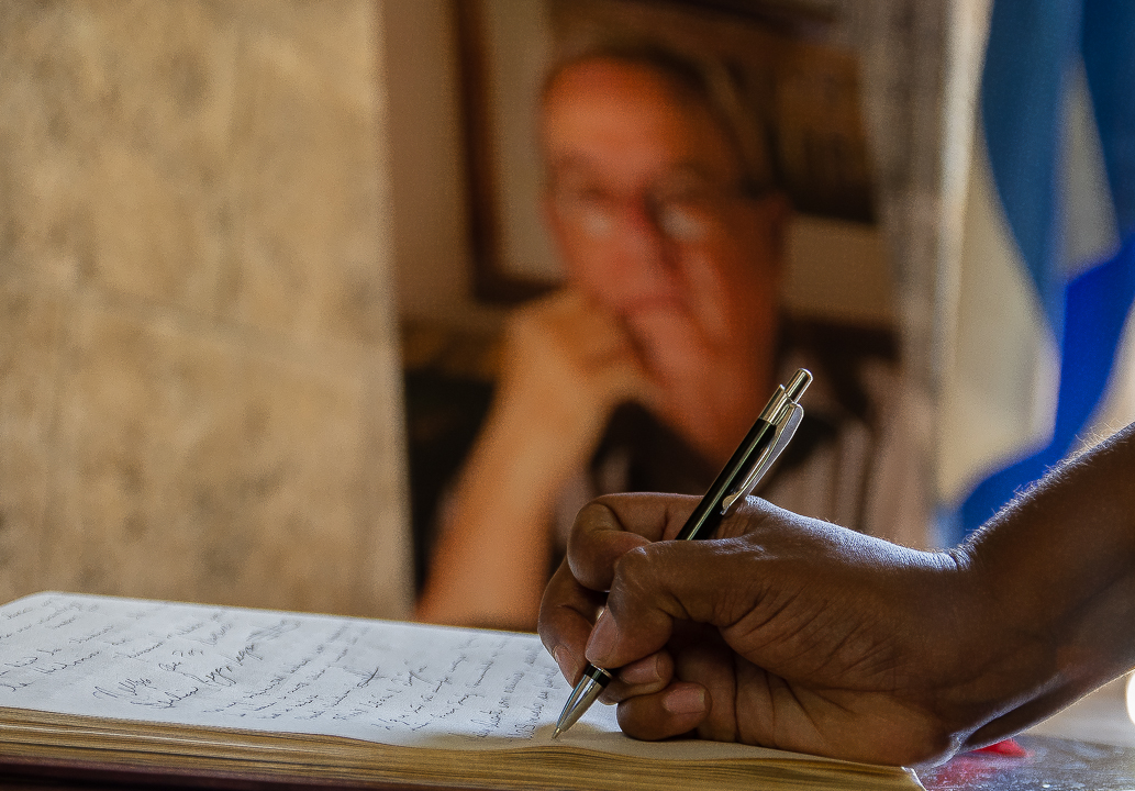 ...Cuando lo olviden los hombres lo recordaran las piedras....
(Fina Garcia Marruz) 
E.P.D😢 
 #EusebioLeal #LealPorSiempre #LealPorTuHabana #Eusebio_es_habana 🇨🇺<a href="/RadioRebelde/">Radio Rebelde</a>
📸👇
radiorebelde.cu/noticia/-ldquo…