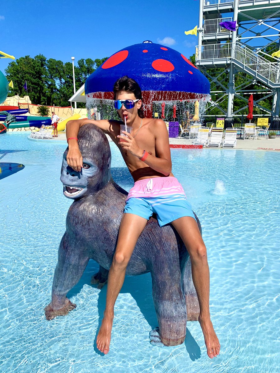PitViperShades's tweet photo. Water Parks: A literal wet dream for pee fetishists https://t.co/vseAcxVNZt
