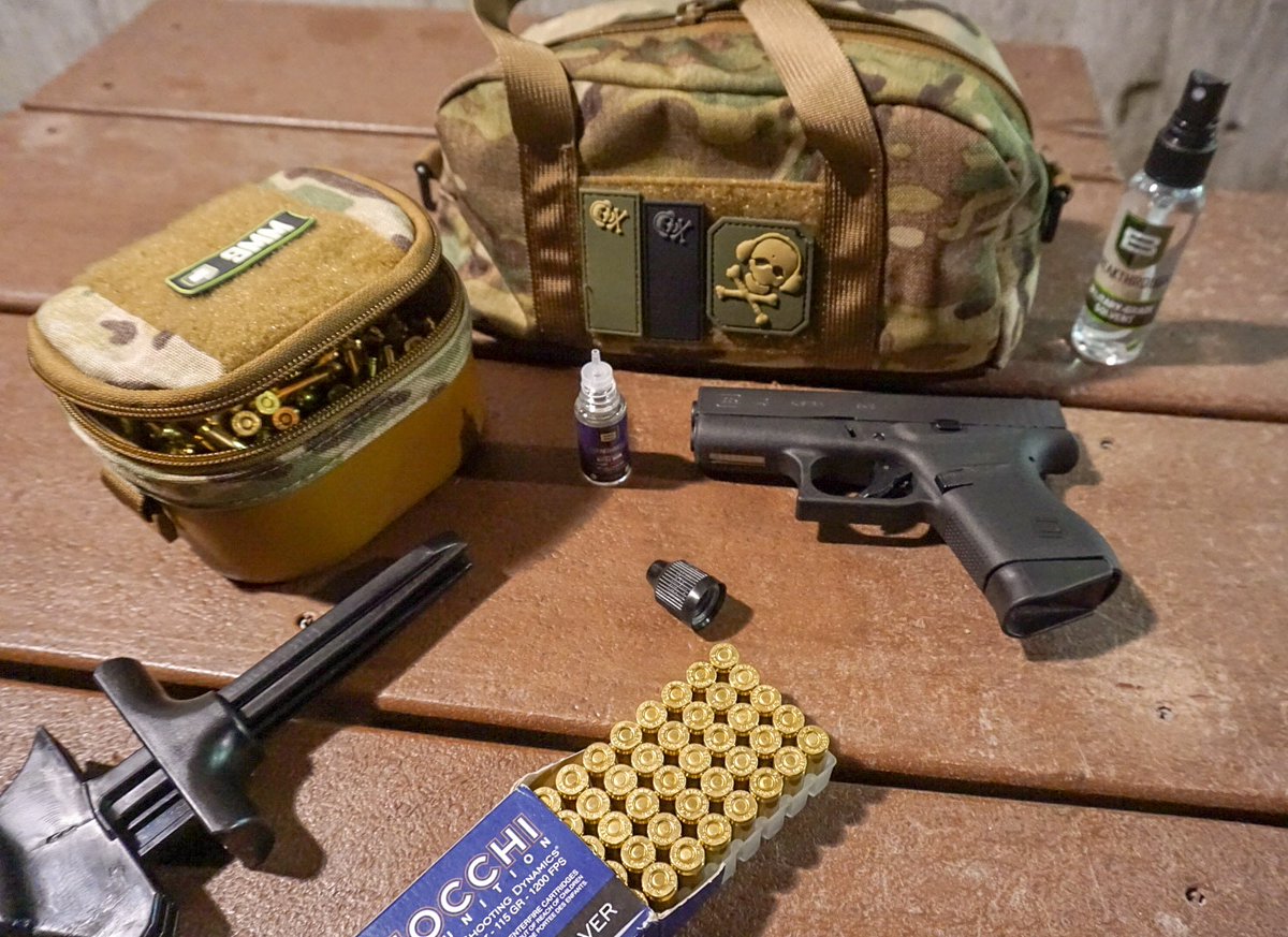 Breakthrough_cl's tweet image. Range Day Essentials. Should always have some oil and solvent in your bag.

#Breakthroughclean #TheDifferenceIsClear #LubeItUp #BattleBorn #HPPro #guncleaning #RangeDay #etsgroup #gcodeholsters #fiochiammunition 🔰