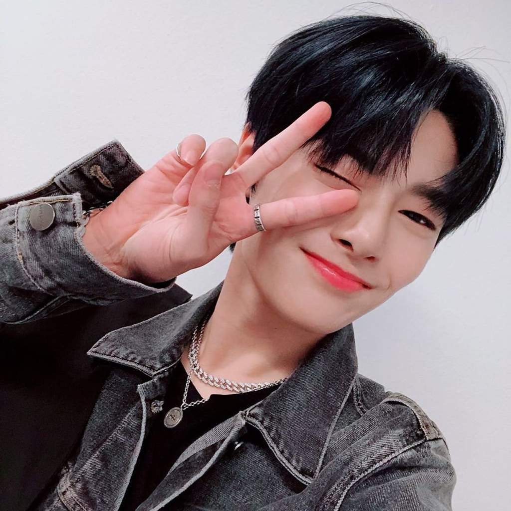 YTHNRCHY_twt's tweet photo. 〤 ° ¡𝖲𝗍𝖾𝗉 𝖮𝗎𝗍!⥋we are ≭ . . . 𝐘𝐎𝐔𝐓𝐇 𝐀𝐍𝐀𝐑𝐂𝐇𝐘 〆 # 
 [#ITrustLIDLE #WeTrustInLION]

#JEONGIN: ¡Hello everywhere!, he venido a decirles que el álbum de estas chicas me ha dejado encantado, pero la canción que más me ha gustado ha sido LION.
Stan (L)I-DLE. https://t.co/GHw9B3VdGs