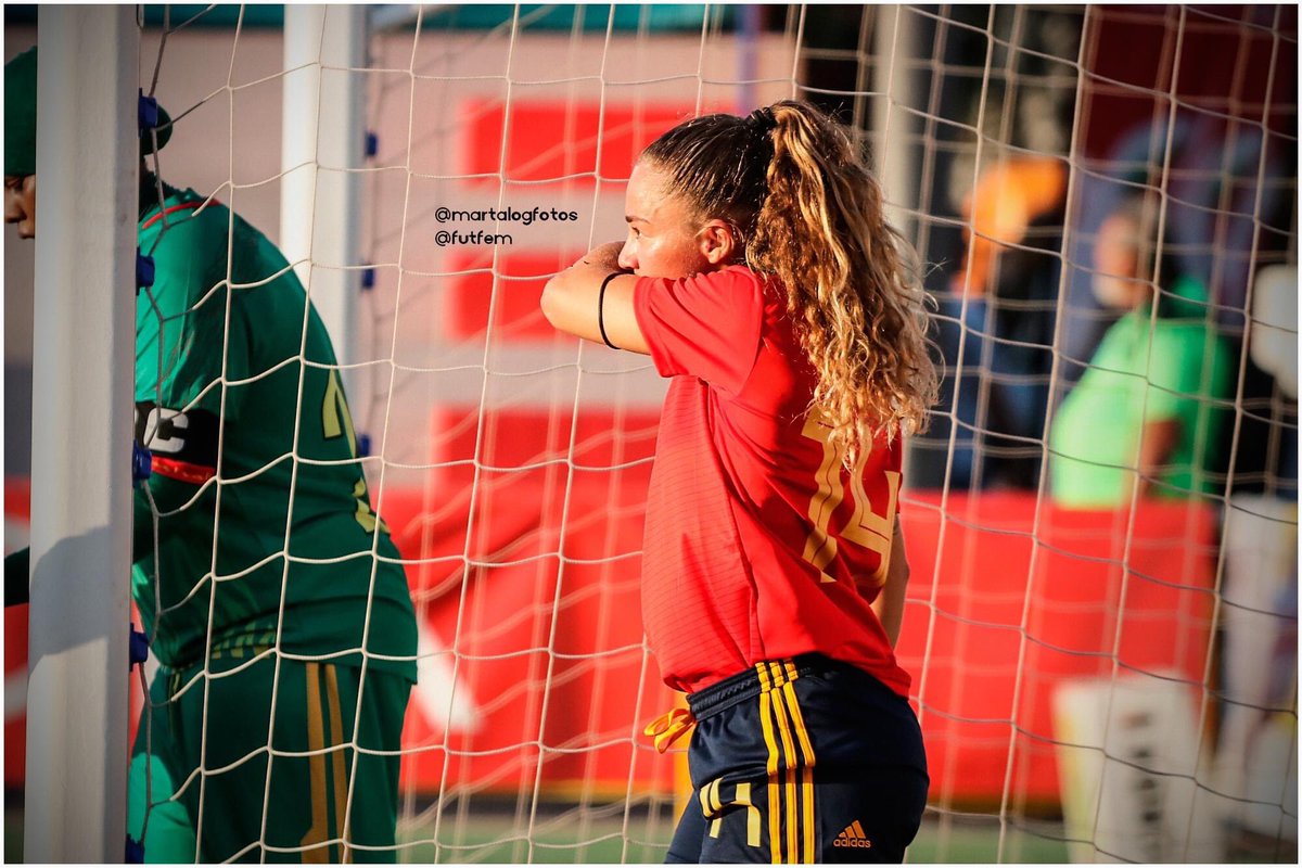 martalog90's tweet image. Un año atrás disfruté como una niña en el @Cotif ⚽️⚽️ Lo echo de menos 📸📸