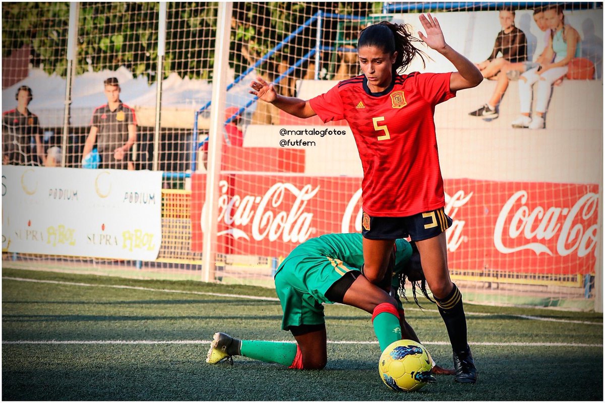 martalog90's tweet image. Un año atrás disfruté como una niña en el @Cotif ⚽️⚽️ Lo echo de menos 📸📸