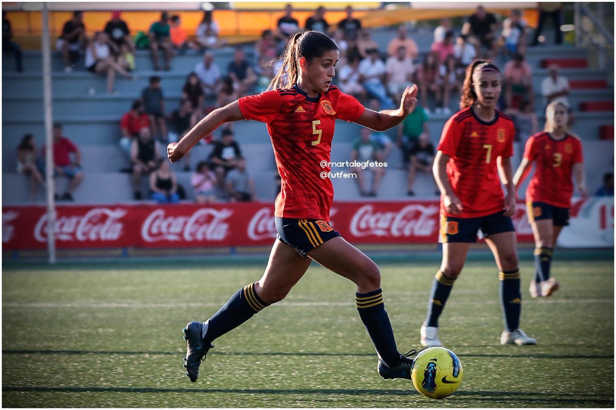 martalog90's tweet image. Un año atrás disfruté como una niña en el @Cotif ⚽️⚽️ Lo echo de menos 📸📸