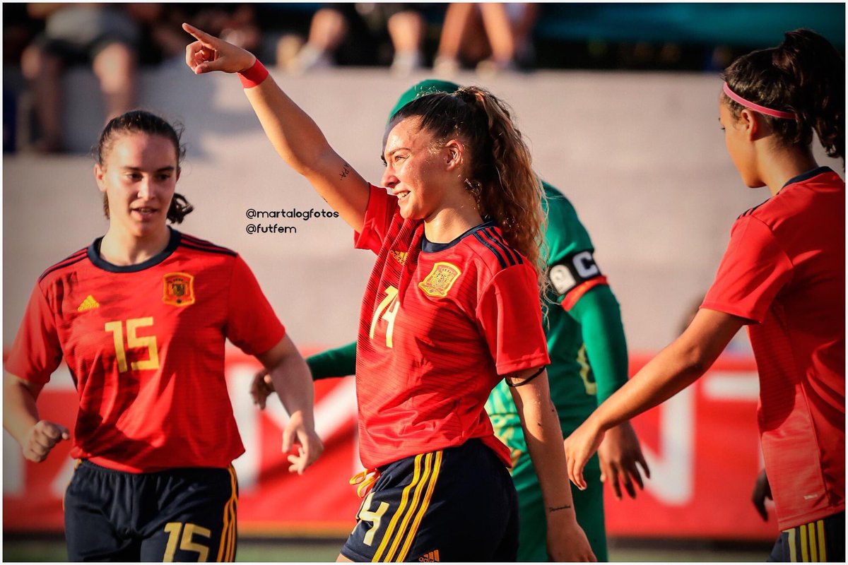 martalog90's tweet image. Un año atrás disfruté como una niña en el @Cotif ⚽️⚽️ Lo echo de menos 📸📸