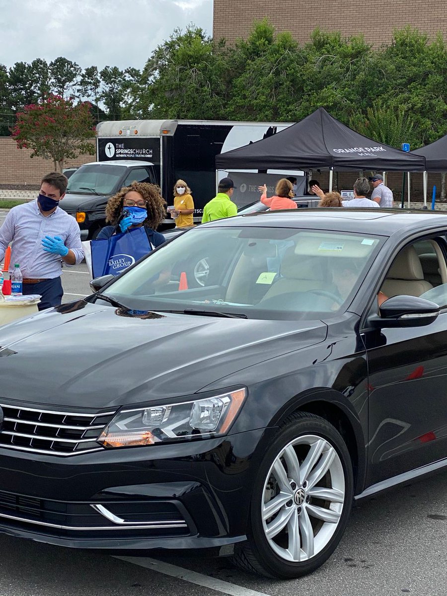 BaileyGroup's tweet photo. Our team is in #ClayCounty today helping distribute over 500 bags worth of school supplies to @oneclayschools teachers at their Teacher Appreciation Drive-Thru. 

👀 Just look at all those school supples! Amazing 🎉🎉 

@CefClay #Tools4ClaySchools #OneClay https://t.co/qaD8YtDiMv