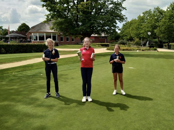 NGF_'s tweet photo. Gefeliciteerd NK t/m 12 kampioenen! Bij de meisjes won Daphne Haemers (@ugamelisweerd) met 75 slagen (+5). Bij de jongens stal de pas 10-jarige Youp Orsel (@RijkvanNijmegen) de show met 67 slagen (-3)! ➡️ https://t.co/mlsJ5H0Ss2 https://t.co/DmQobeh8Sr