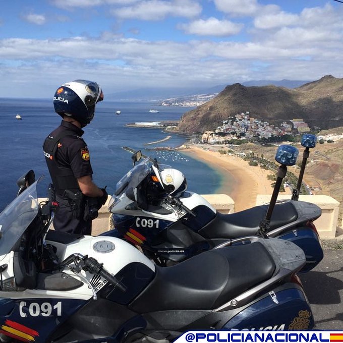 policia's tweet image. ¡#BuenosDías!

Aunque no siempre nos veas, estamos ahí, velando por tu #seguridad. 

#FelizDomingo 🏖🏊‍♀️