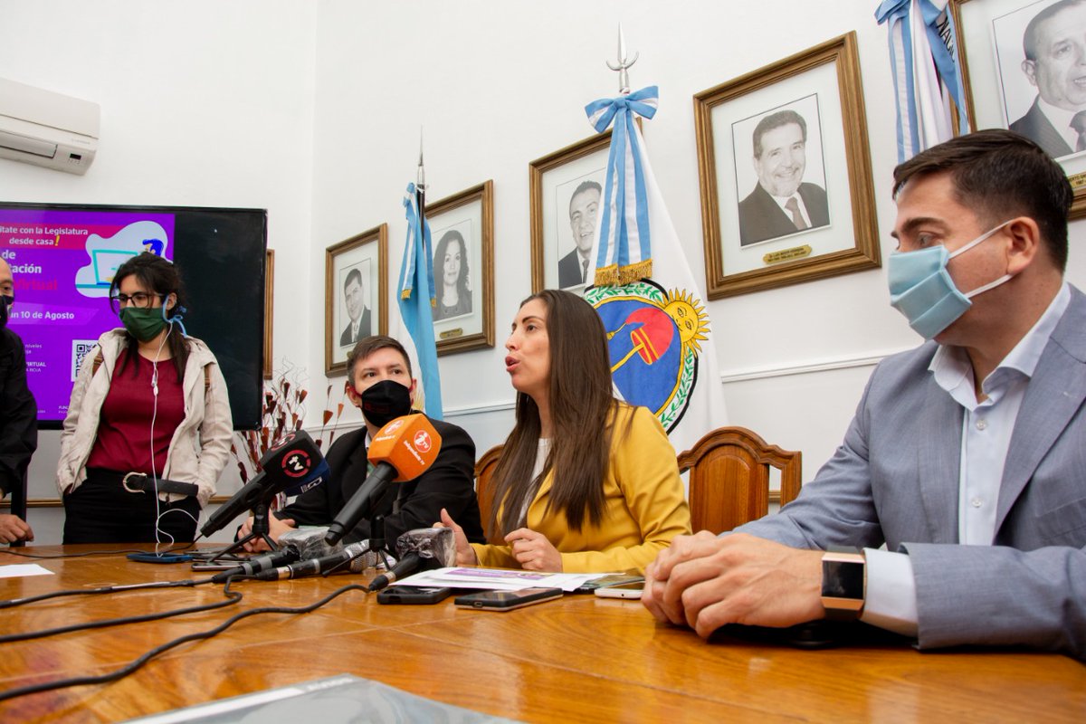 LegislaturaLR's tweet image. La vicegob. @Florelop lanzó el Ciclo de Cursos Virtuales Gratuitos con puntaje docente. Inician el 10 de agosto. #QuedateEnCasa tiene q estar acompañado con acciones q permitan capacitarse y prepararse para el pos #pandemia, afirmó. 
▶️ Inscribiste aquí 👉url2.cl/hjheC