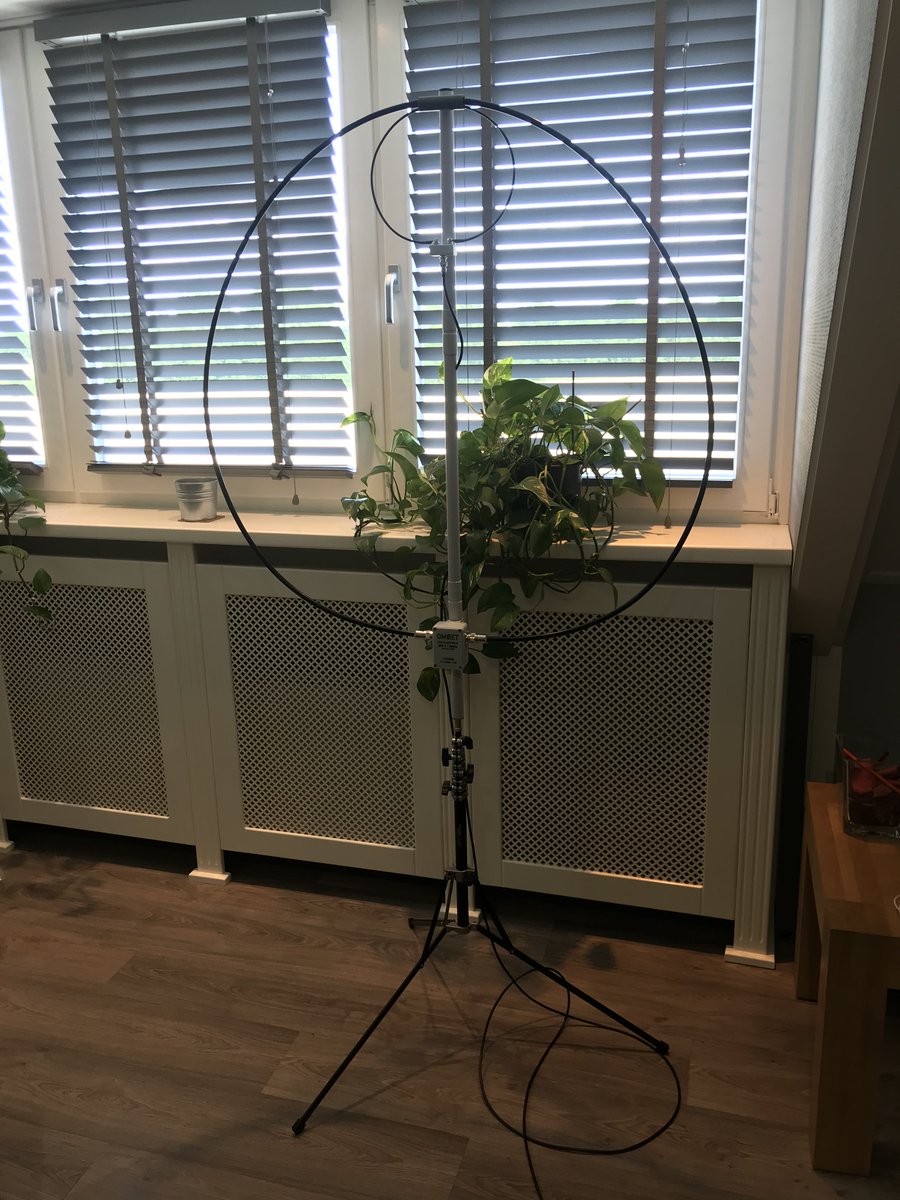 erikdewildt's tweet photo. Bought this UltraLight Magloop v4 from OM0ET. First indoor WSPR test with 10w on 40m to Australia (16870km) not bad… Check: https://t.co/DxQKPmUaiU #hamradio #qrp #wspr https://t.co/JmMvocxyK7