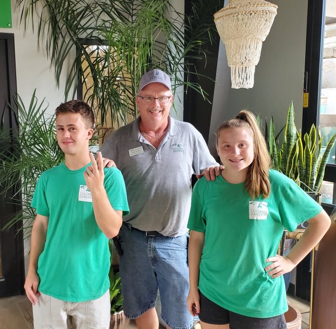 JobOneKC's tweet photo. 🔥More amazing #SummerWorkExperienceProgram jobs are coming to an end. Cheers to our business partners:
📍Sandy’s Restaurant
📍Xtreme Gymnastics
📍Colonial Gardens
We are so proud of the kiddos and their hard work!
#summerjob #summerintern #summerfun https://t.co/RO1XbB7i56