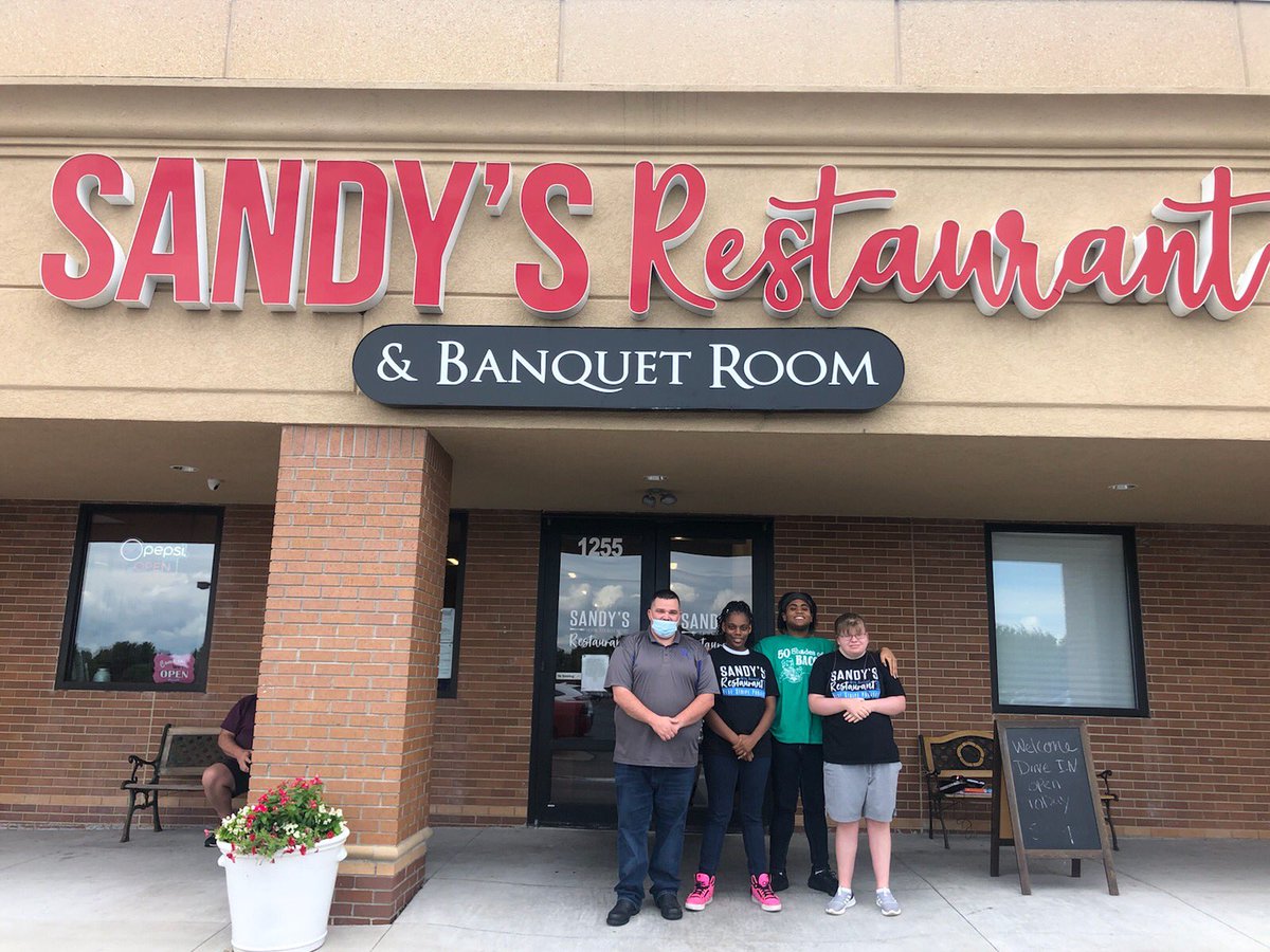 JobOneKC's tweet photo. 🔥More amazing #SummerWorkExperienceProgram jobs are coming to an end. Cheers to our business partners:
📍Sandy’s Restaurant
📍Xtreme Gymnastics
📍Colonial Gardens
We are so proud of the kiddos and their hard work!
#summerjob #summerintern #summerfun https://t.co/RO1XbB7i56