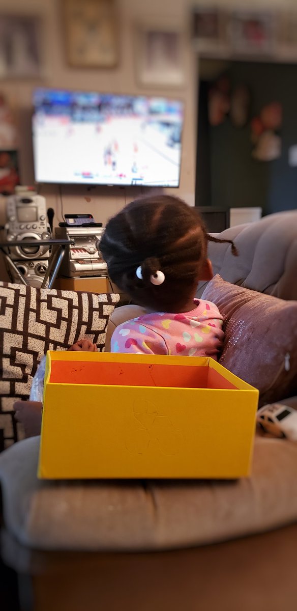#tangerinefanangle casually watching a <a href="/Raptors/">Toronto Raptors</a> game