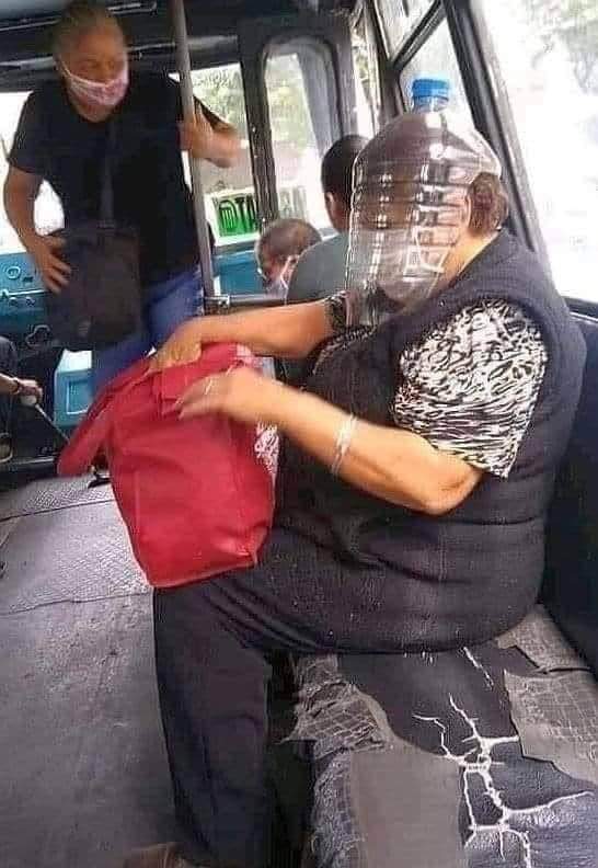JAYxFLO92's tweet photo. 😂😷😂 #preluatadepefacebook https://t.co/Sd4j9aEhwf