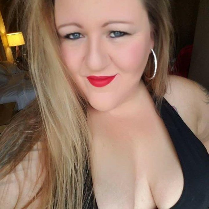 Going through old photos. Look at 18 yr old me vs 44 yr old me https://t.co/DmekrAZJwq<a href="/tag/swtfreak"class="tags"><span>#swtfreak</span></a>