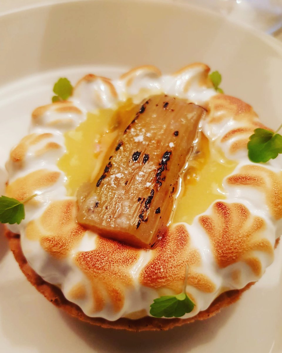 Jeroen_vd_Geest's tweet photo. #desert #deserts #food #coocking
Created this amazing #summer dish
Tartellete with pasion fruit and rhubarb #chefslife #gastronomie #pastrie https://t.co/aYm7qPXN54