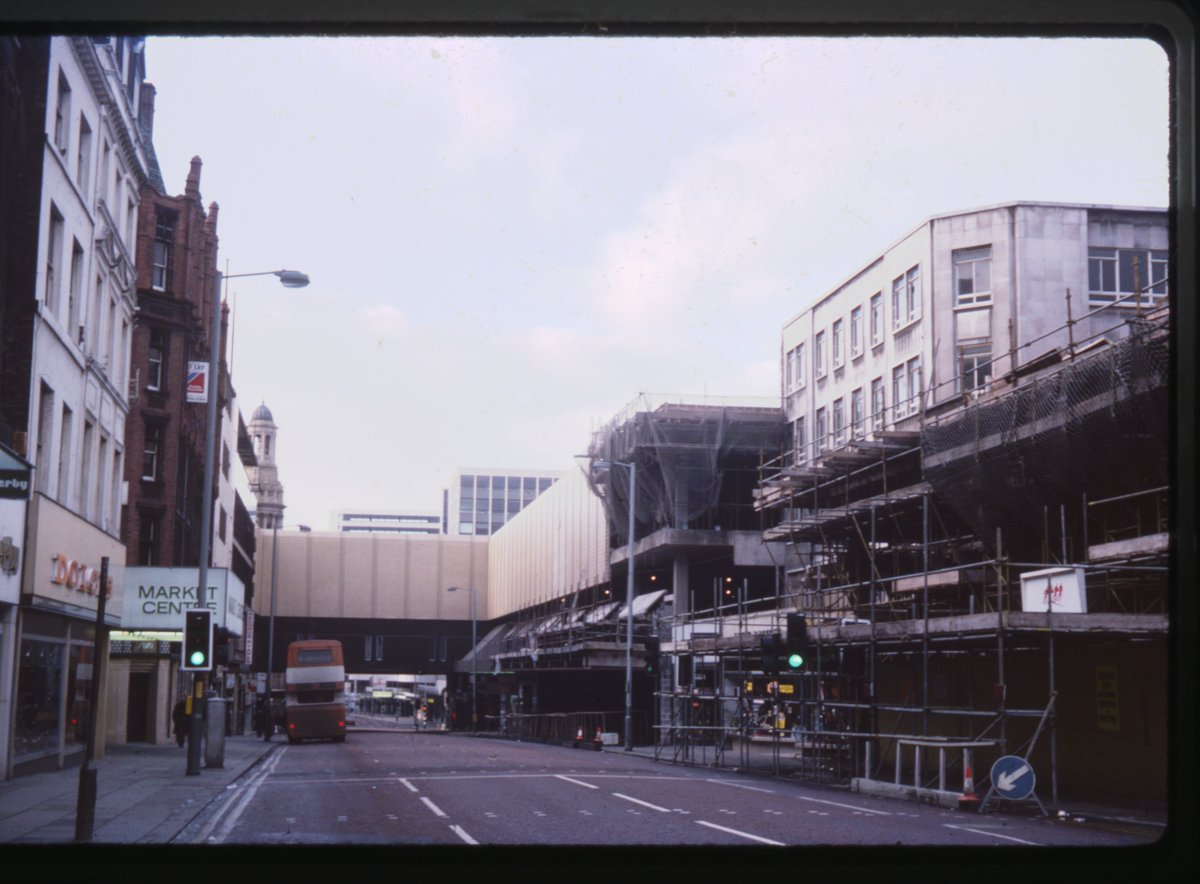 rebuildingmcr's tweet image. I’ve shared this before but it is a personal favourite. View down Market Street (pre-pedestrianisation), with Market Centre in left and under construction Arndale Centre on right. Presumably c.1979. Taken from Margaret Newbold’s excellent Flickr pages #rebuildingmanchester