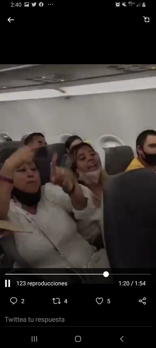 armas_dave's tweet photo. @Carlosramossala Irala sin cubrebocas jajajaja y la otra con la amaca de papada jajajajaja que 🐶🐻 https://t.co/LgXeC6dOQO