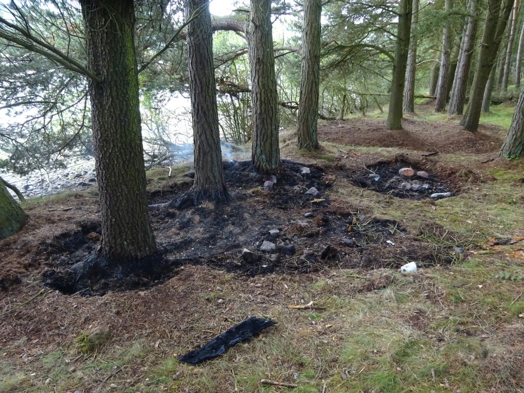 SWsoutheast's tweet image. Remove all traces of an open fire before you leave! Words of the Scottish Outdoor Access Code @nature_scot which are not being followed @gladhouse_ reservoir @midgov This &amp;amp; other antisocial behaviour has to stop. Help @KSBScotland - full story here - scottishwater.co.uk/about-us/news-… 😢
