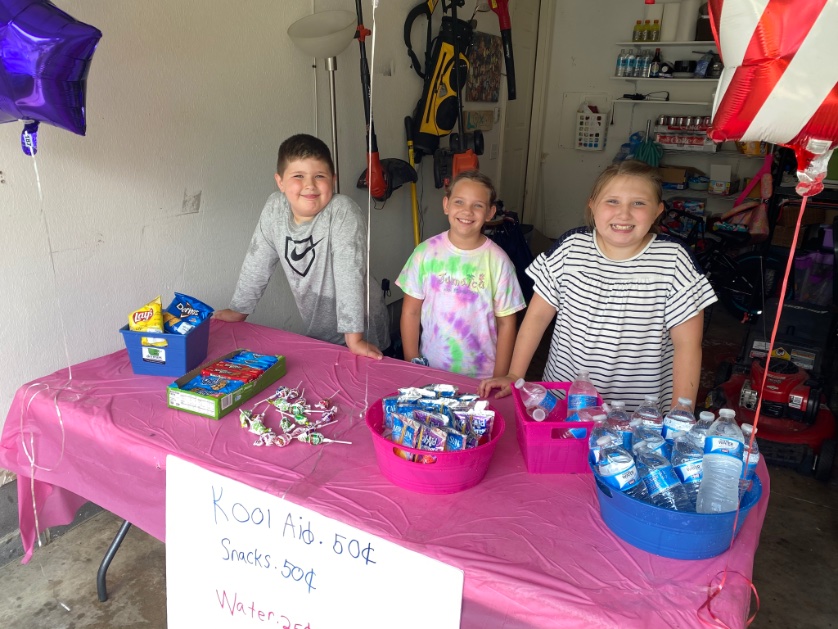 deannabelevice's tweet image. KoolAid Stand with the kiddos. Benefitting ....#birthrightlakecounty 
#teachingthemyoungtogiveback #willoughby #Ohio