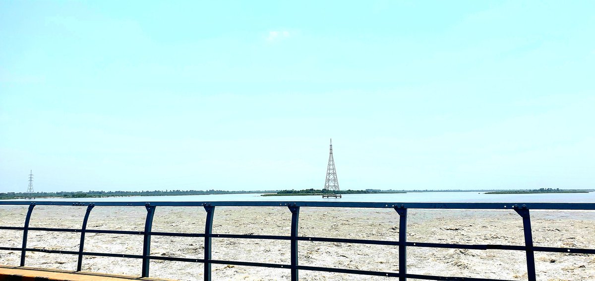 FazalRaahim's tweet image. Today when I lost my way towards Islamabad,came across Jinnah Barrage;the sole reservoir of water on which hundreds of millions of people food basket depends on.
I wish one day kala Bagh may turn to be the greatest agricultural dam 4 these areas.
#pakistanmakingprogress