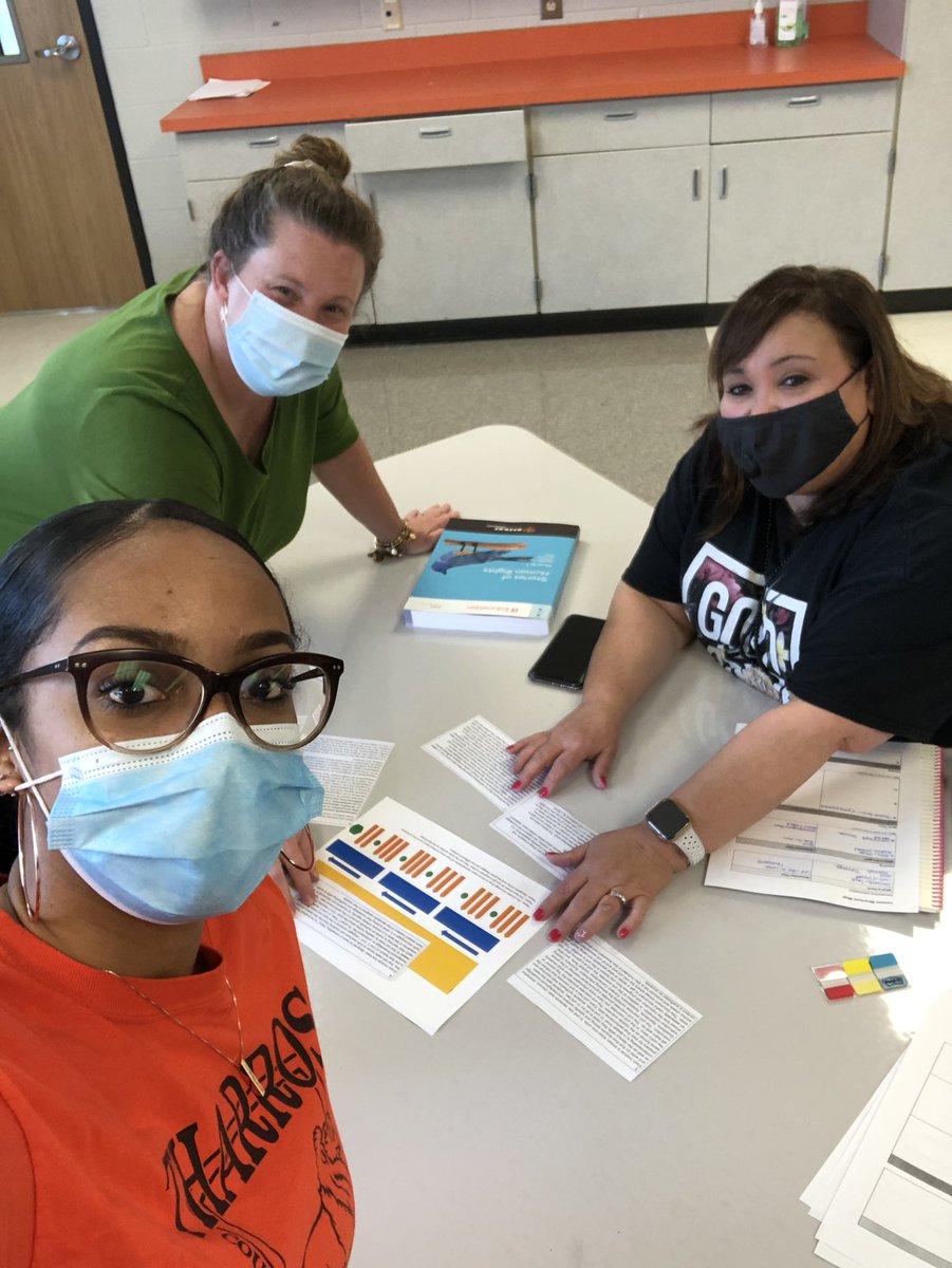 Ms_Taylor_JCE's tweet photo. .@JCElem_RCS 5th grade and ESL exploring our new @ELeducation earlier today. We learned so much on Day 1!! https://t.co/lzsejMxYkv