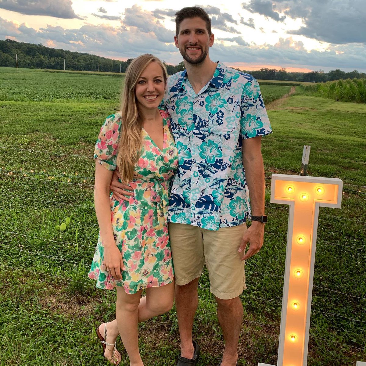 NickWash_'s tweet photo. Had an amazing weekend celebrating the new Mr. &amp; Mrs. Malinowski!🤵🏻👰🏻 Very thankful for my parents who watched the babies while I got to enjoy time with this hot mama😍 #SkisfinalRose  🌹 https://t.co/VFwNt2O1Xl