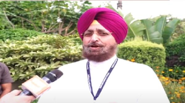 JagbaniOnline's tweet photo. ਜੇਕਰ ਮੇਰੀਆਂ ਚਿੱਠੀਆਂ ਨੂੰ ਪੜ੍ਹ ਲੈਂਦੇ ਕੈਪਟਨ ਤਾਂ ਨਹੀਂ ਹੋਣੀਆਂ ਸੀ ਮੌਤਾਂ : ਬਾਜਵਾ
https://t.co/XEsLtzvxRD
#Captain #ReadLetters #PoisonAlcohol #Deaths #PartapSinghBajwa https://t.co/rvSIZ9Qihe