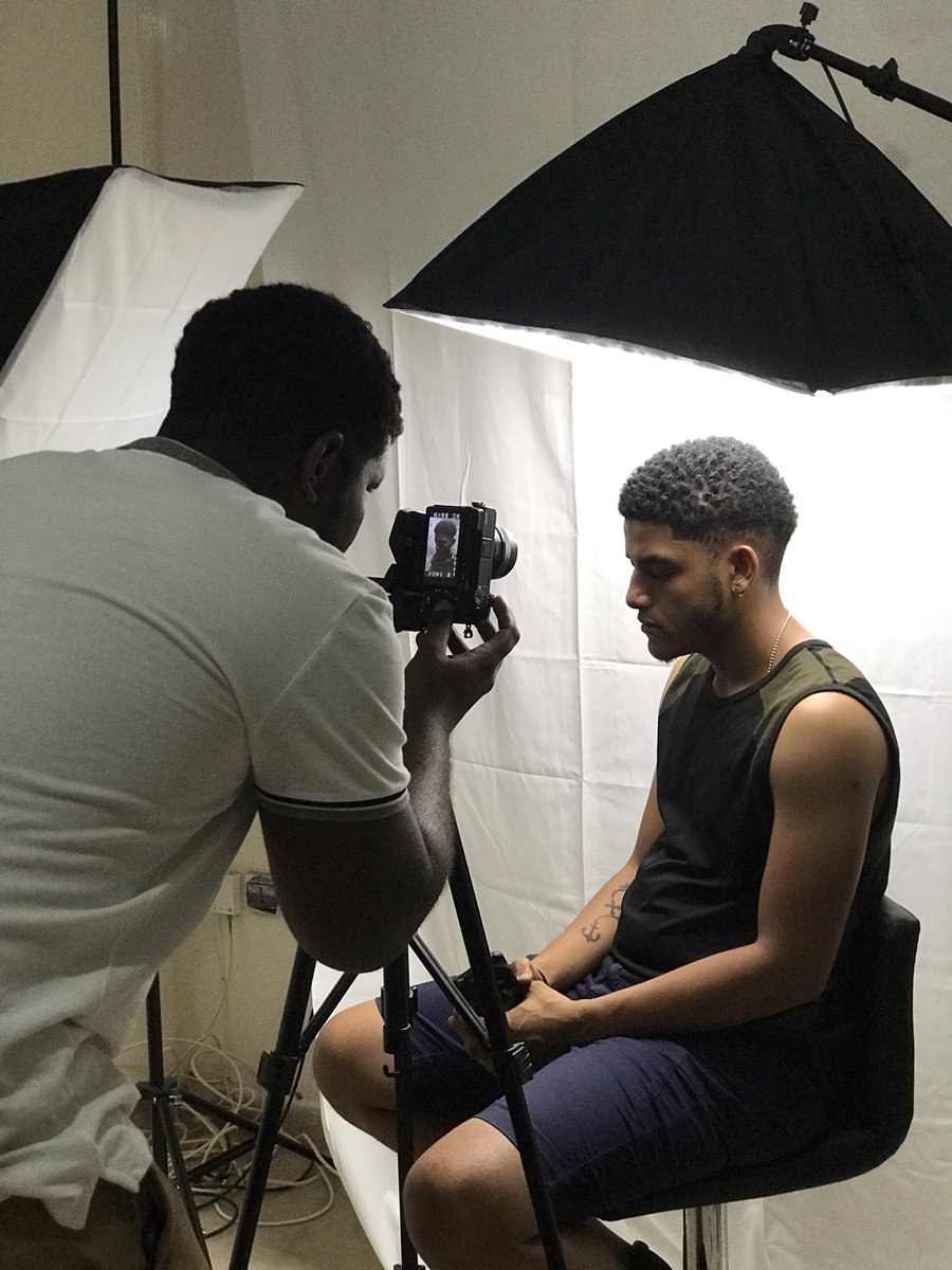 blueprintdkr's tweet photo. Nous remercions @AkbessOfficiel d'avoir fait confiance à Blueprint pour la réalisation de la cover de son prochain projet 🔥 https://t.co/Wc7pAbqsUE