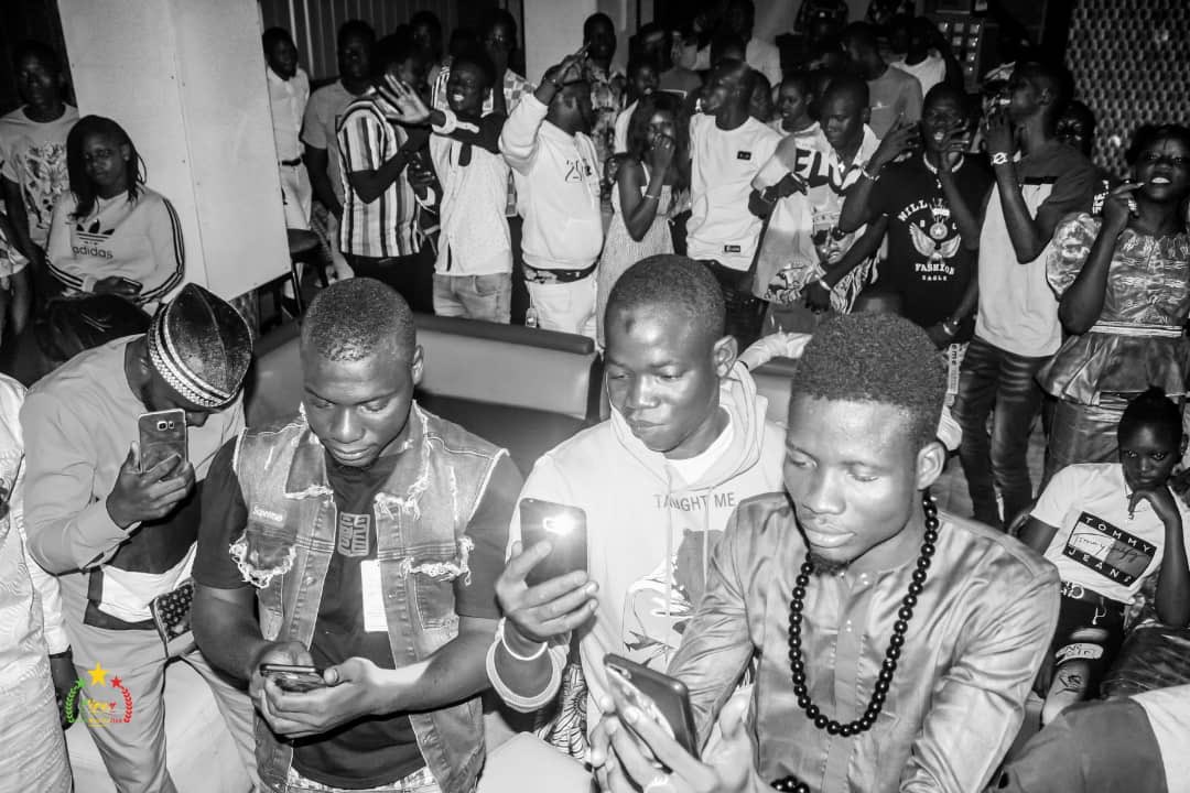 BelebeleBenj's tweet photo. Un show inoubliable accompagné d’un public inoubliable 🔥
C’était vraiment formidable ✊ Merci au bon Dieu, les fans, mes amis, ma team, la wara Gãng et les artistes qui étaient présents 🙏
La vidéo complète du show est disponible sur ce lien 👇👇
https://t.co/XNeoPM2gi6 https://t.co/7BrPSMLhsq