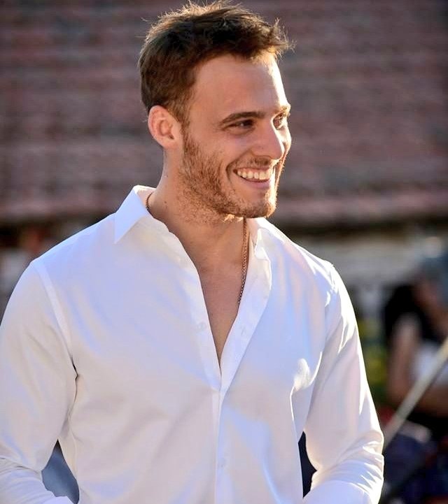 Surveybest's tweet photo. 👑THE MOST HANDSOME 👑

🔄   FOR   BARIŞ MURAT YAĞCI
👍   FOR   KEREM BURSİN 

#EdSer #SenCalKapimi #KeremBursin #bmyfc #Barışmuratyağcı #HandeErcel https://t.co/1kzKl0z0C8