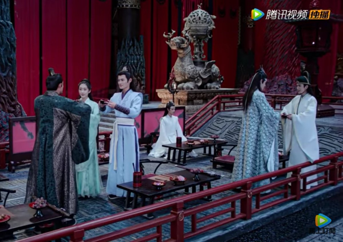 The jiangs and yao and lxc and jgy making nice while lwj sits apart represents the trade off between getting allies/resources and not being made complicit but having no power. Wwx also often stands aside or outside: lwj and wwx separate themselves from society.