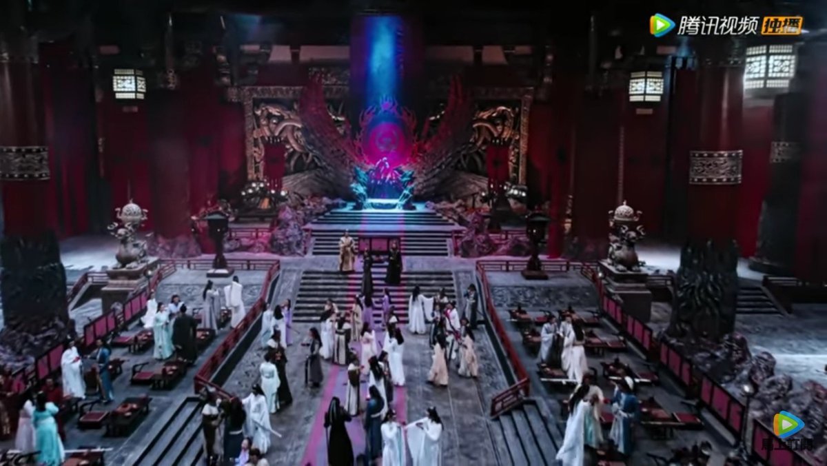 Visually and symbolically jgs assumes power at the literal seat of their previous oppressors because that& #39;s his goal: domination. See how jgs is at the top closest to the throne on a higher pedestal than everyone else. Great pan out shot, too.