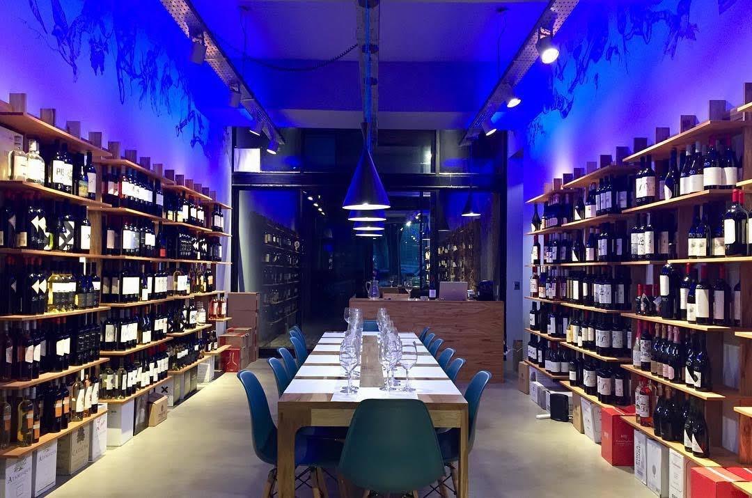 ¡Tenemos buenas noticias! 💪 

Queremos contarles que nuevamente estamos abiertos al público. Desde hoy podés pasar por #VES y elegir tus vinos favoritos o retirar tu pedido hecho con anticipación. Los esperamos de lunes a sábado en el horario de 13 a 18 Hs. en El Salvador 5537.