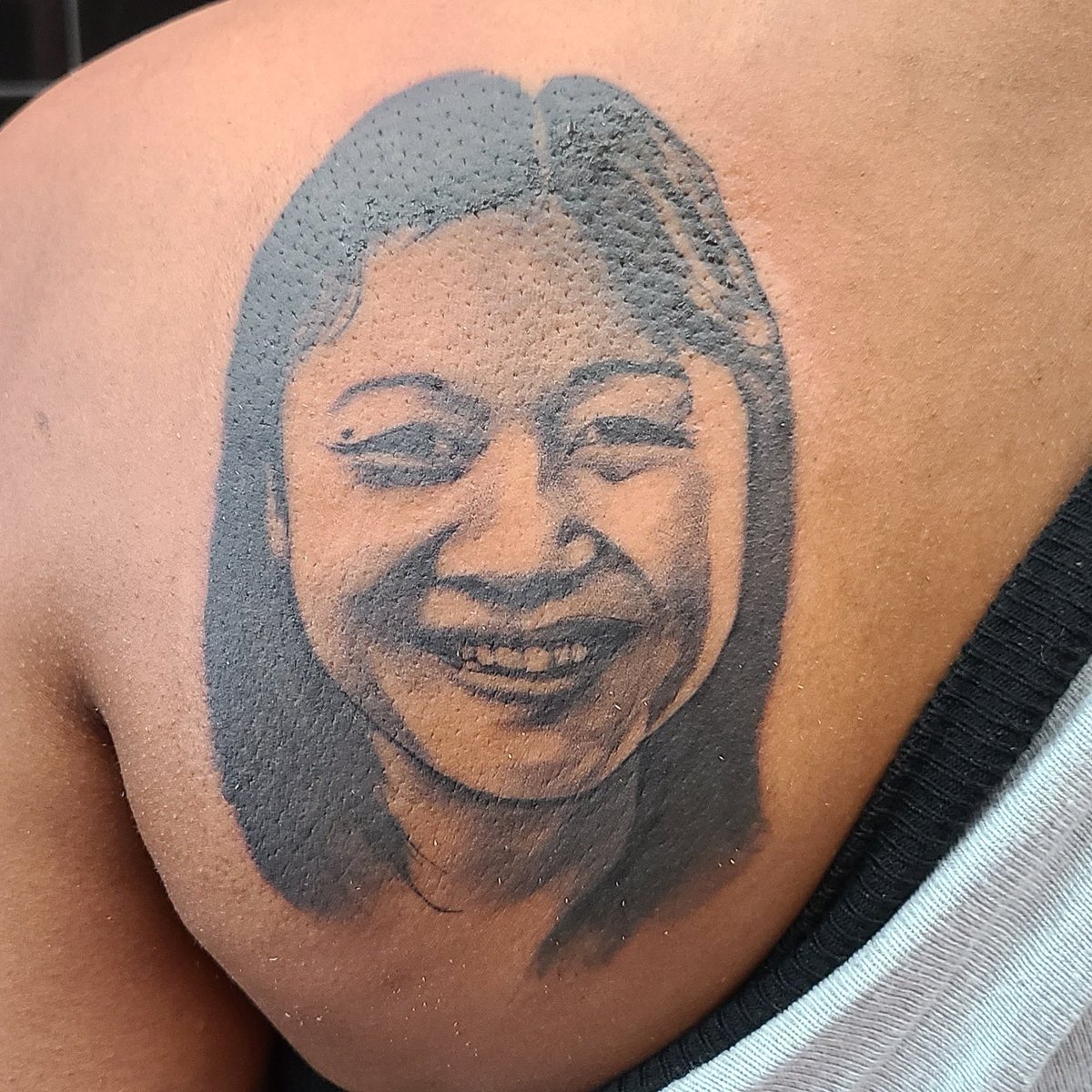 Thanks Vida! #chicagotattoo #blackandgrey #portraits