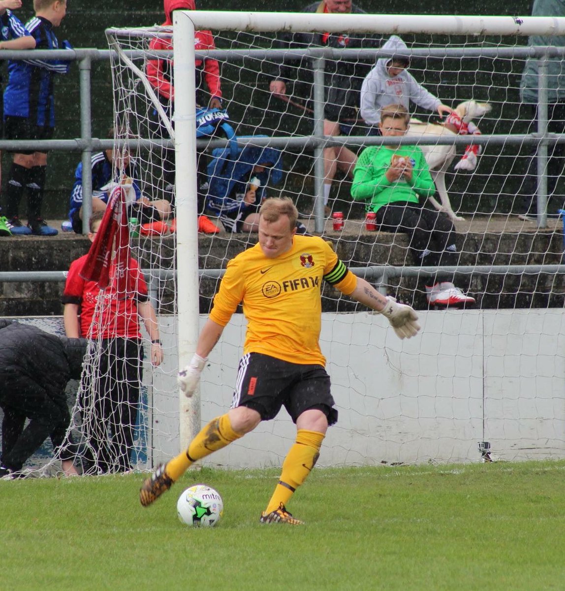 BarriTwinn's tweet photo. Time to don the gloves again this Saturday 🧤 as I come out of retirement for @BactonUnited89 #BU89 #LoveAPenSave #GKUnion https://t.co/oGDgV1ExY1