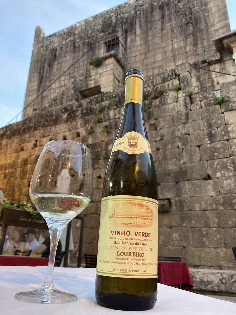 mrinmenso's tweet photo. @CDecantado he encontrado el paraíso del #tiesismo #tiesezradical #tiesosfriendly #notiesonovinho
Aunque quieras evadirte no puedes, nada en la carta por encima de 10 eur y es que encima está bueno!!! 😍 https://t.co/qqPNF8V9R0