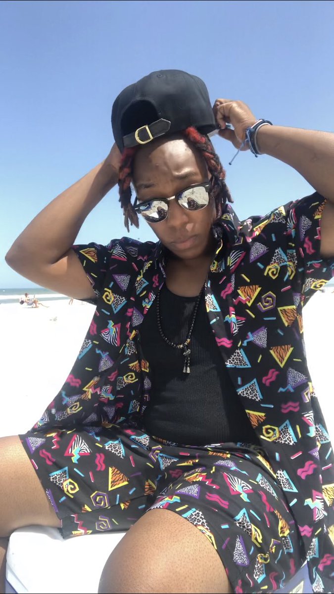 nakedfitbiz's tweet image. ✨🙏🏾❤️
🌎 : Jacksonville, FL Beach
👕+ 🩳: @fashionnovamen 
🧢 : @voix.inc 🇭🇹 
👓 : Big Lots
📸 : Yours Truly
-
Click here: bit.ly/2T8xO0k 📲
-
#fashionmodel #studmodel #lgbt #blacklesbian #MondayMotivation #femalebodybuilder #confidence #selfcare #selflove #beach