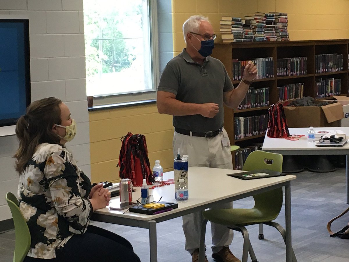AmyLIvory's tweet photo. Thank you Dr. Kizner for stopping by to meet our new staff! @SCPSchools  @DMSRAMS @KiznerScott https://t.co/bnkCixNb0u