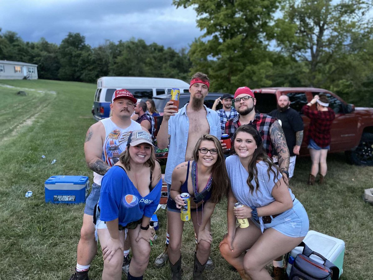 AlexisSharon15's tweet photo. I love these people so much 🤍 #WTB2020
@cjlynn2015 @mika_nicole15 (since y’all can’t be tagged in pictures 🙄) https://t.co/lkOXfHKaFK