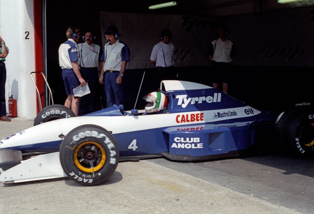 Unracedf1 Andrea De Cesaris Testing With The Tyrrell 0b During The 1992 Season At Autodromoimola I Love The Simplicty Of The Lines Of The 0 3 Formula1 F1 Formule1 Retrof1