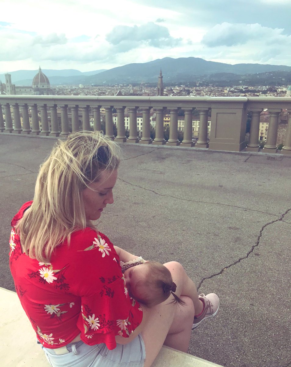 VickiMorgs's tweet photo. One of our #LearningToFeed messages shares the importance of close and responsive feeding - ‘However you choose to feed your baby, always hold them close so they feel safe and loved’ 🧡 #BFW2020 https://t.co/lUBwZvn8zQ