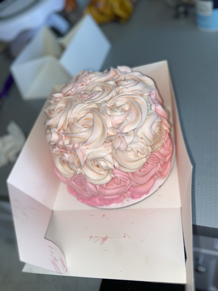 briaaa__'s tweet image. picture on the left was june and picture on the right is today talk about the growth 🥰🌸 #sweetsbybree