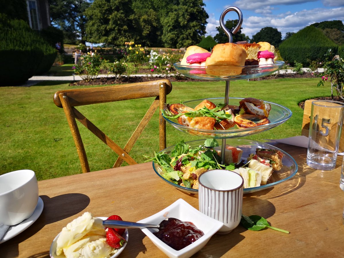 #EatOutToHelpOut @PowderhamCastle <a href="/Posh_Nosh/">Posh Nosh</a> thanks <a href="/RishiSunak/">Rishi Sunak</a>! 😁